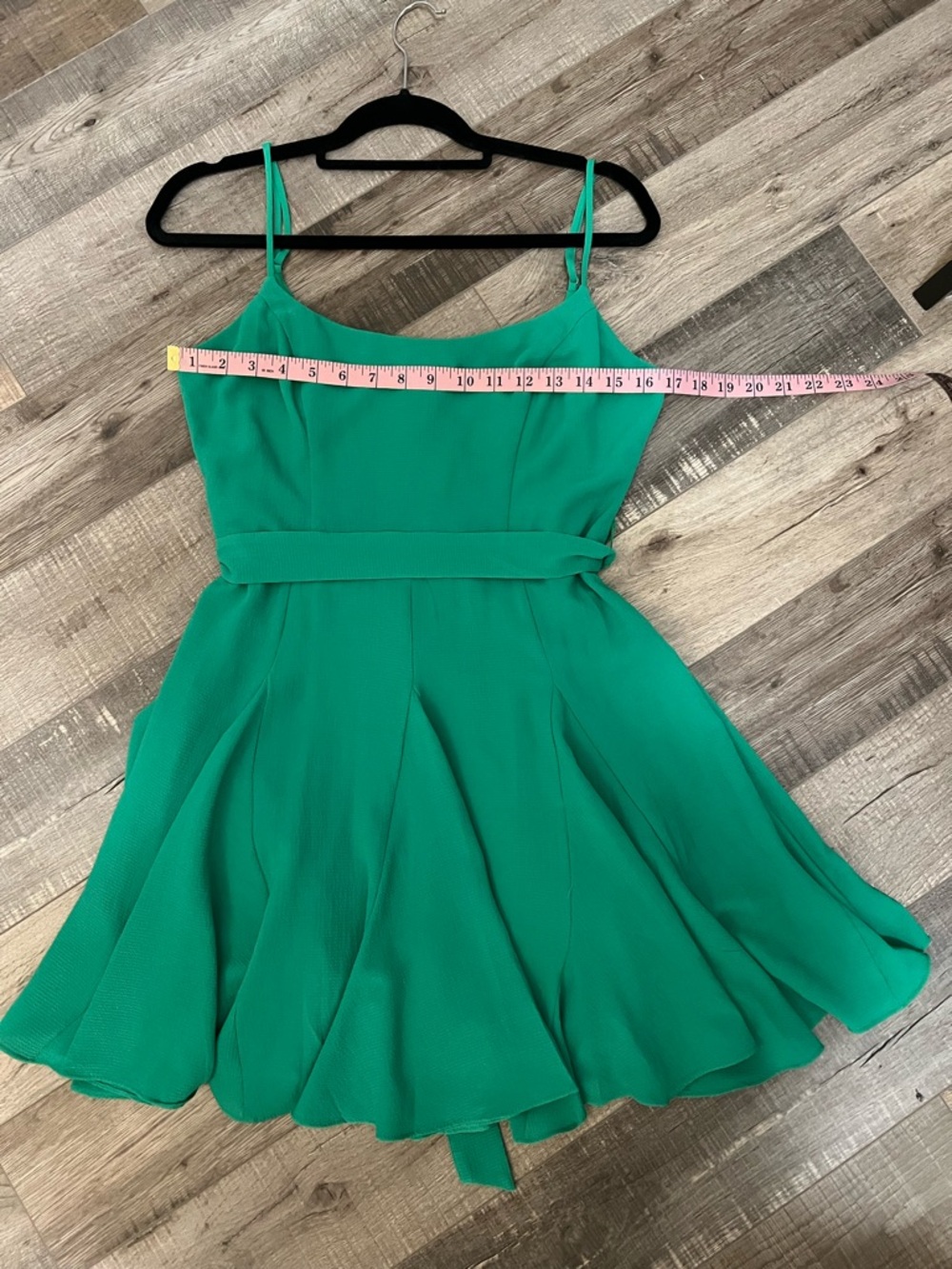 B Darlin Vibrant fit and flare Green Dress with Tie Waist Sz 9/10 EUC - Picture 6 of 8